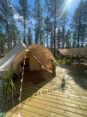 LaplandLiv Glampingtent with private sauna at the lake!, Björkliden